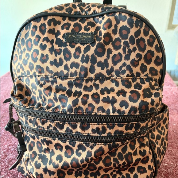 Betsey Johnson Handbags - 💕 Betsey Johnson Leopard Print Backpack- Large ✨